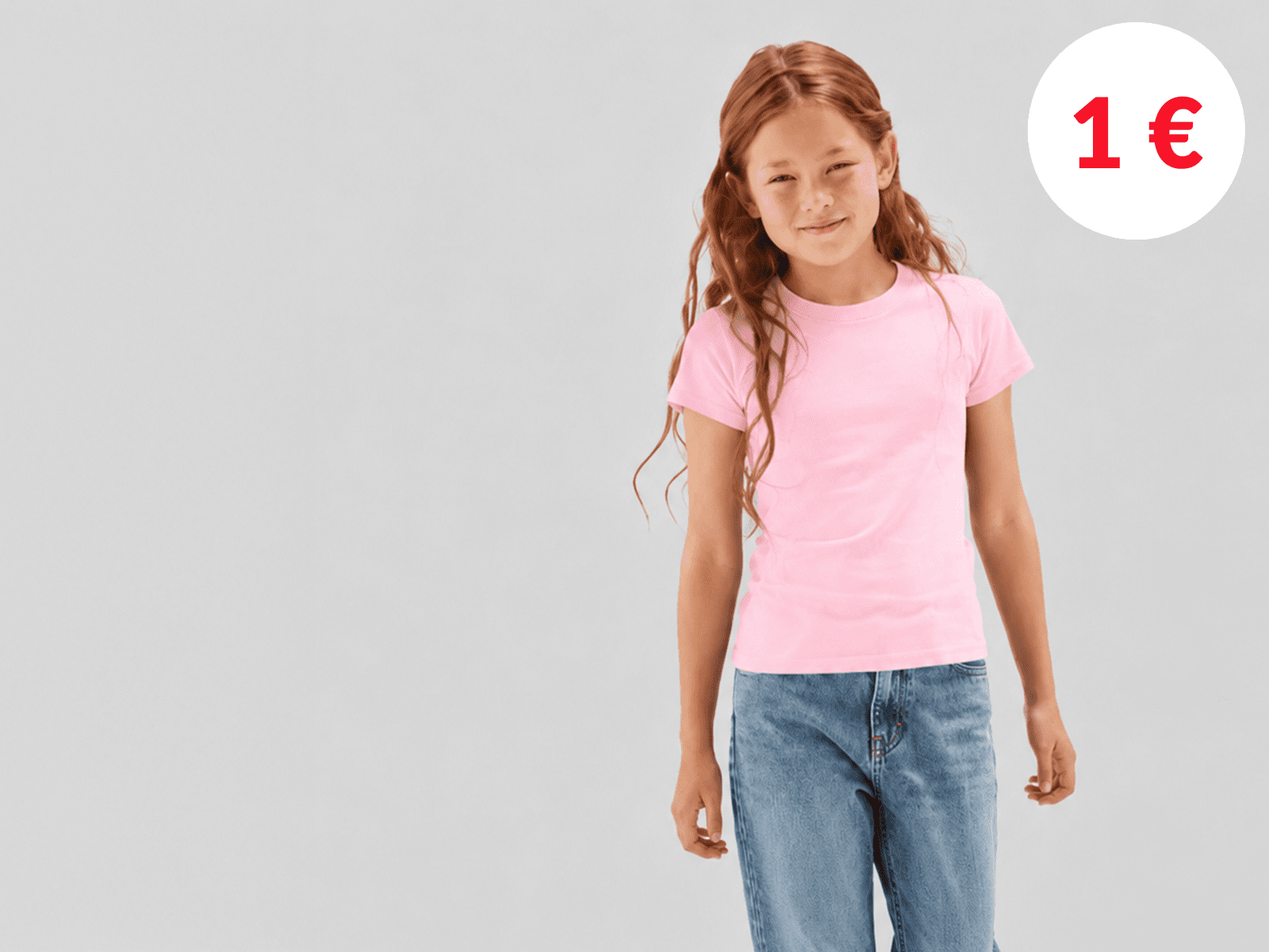 Mädchen trägt das Girls Valueweight Shirt