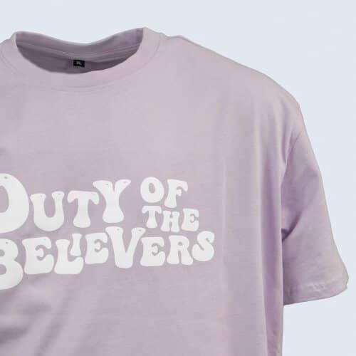 Ein mit Flockdruck veredeltes T-Shirt